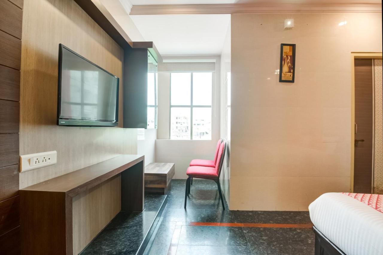 Hotel Tejasri Residency Виджаявада Экстерьер фото
