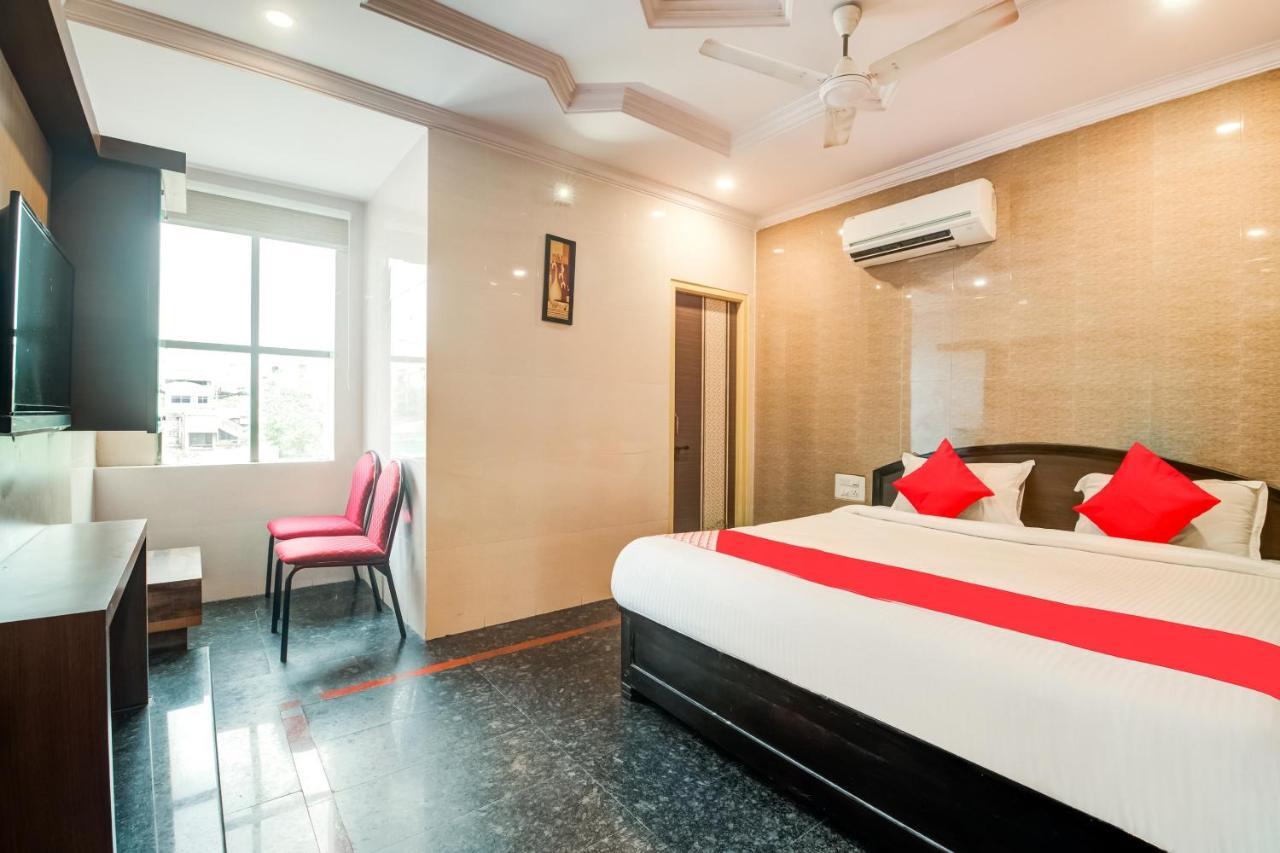 Hotel Tejasri Residency Виджаявада Экстерьер фото