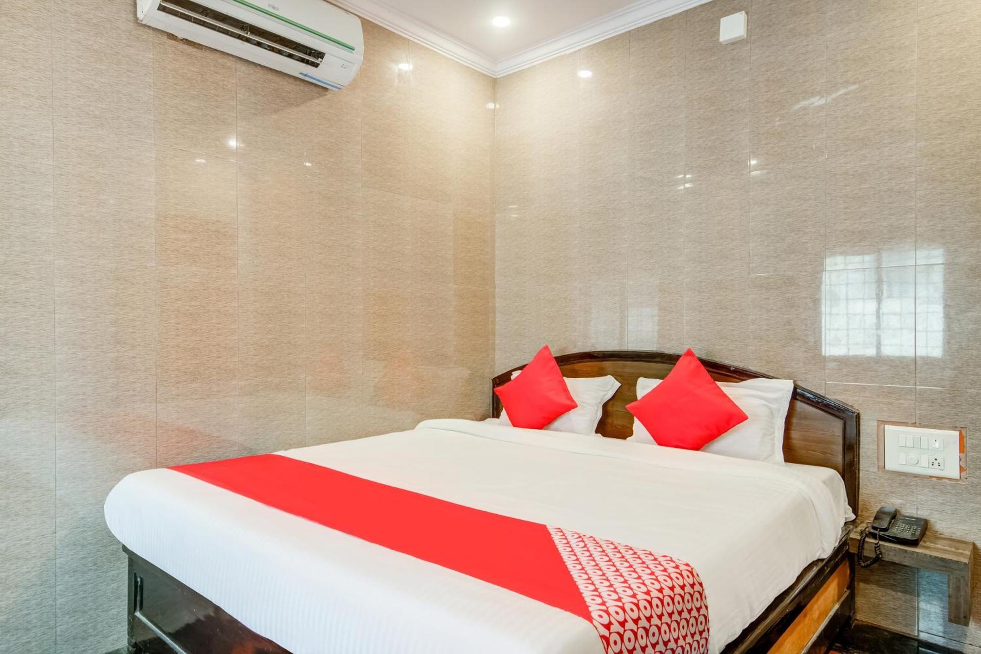 Hotel Tejasri Residency Виджаявада Экстерьер фото