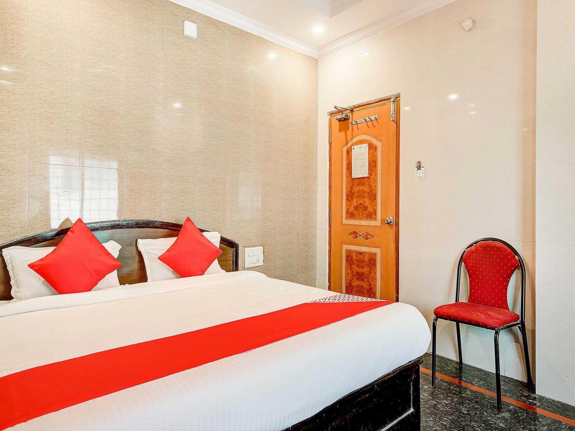 Hotel Tejasri Residency Виджаявада Экстерьер фото