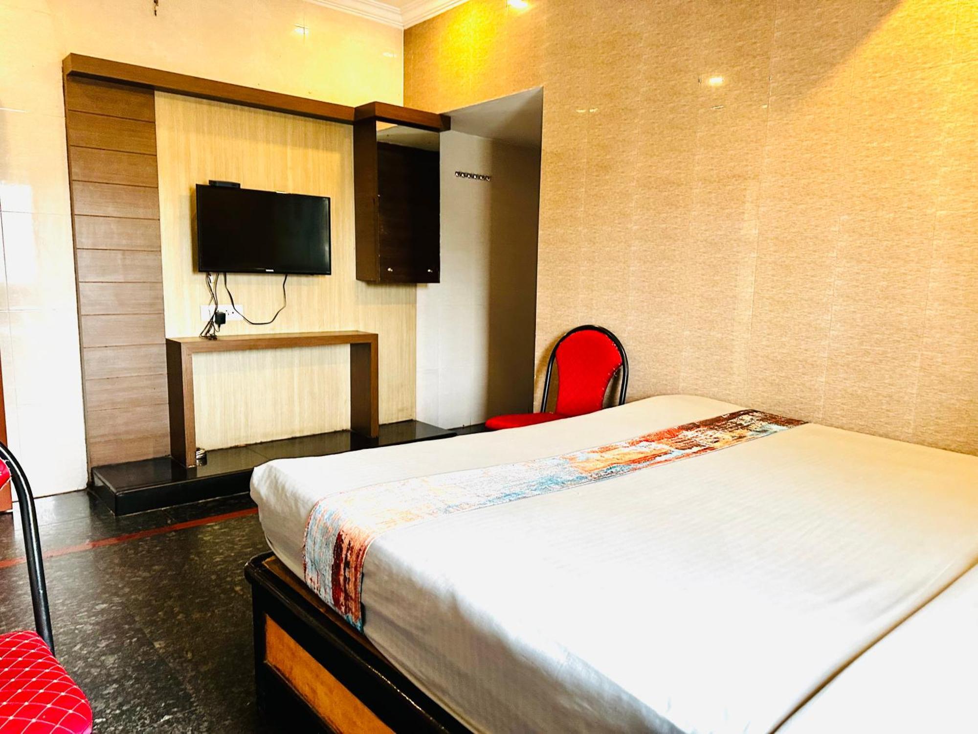 Hotel Tejasri Residency Виджаявада Экстерьер фото