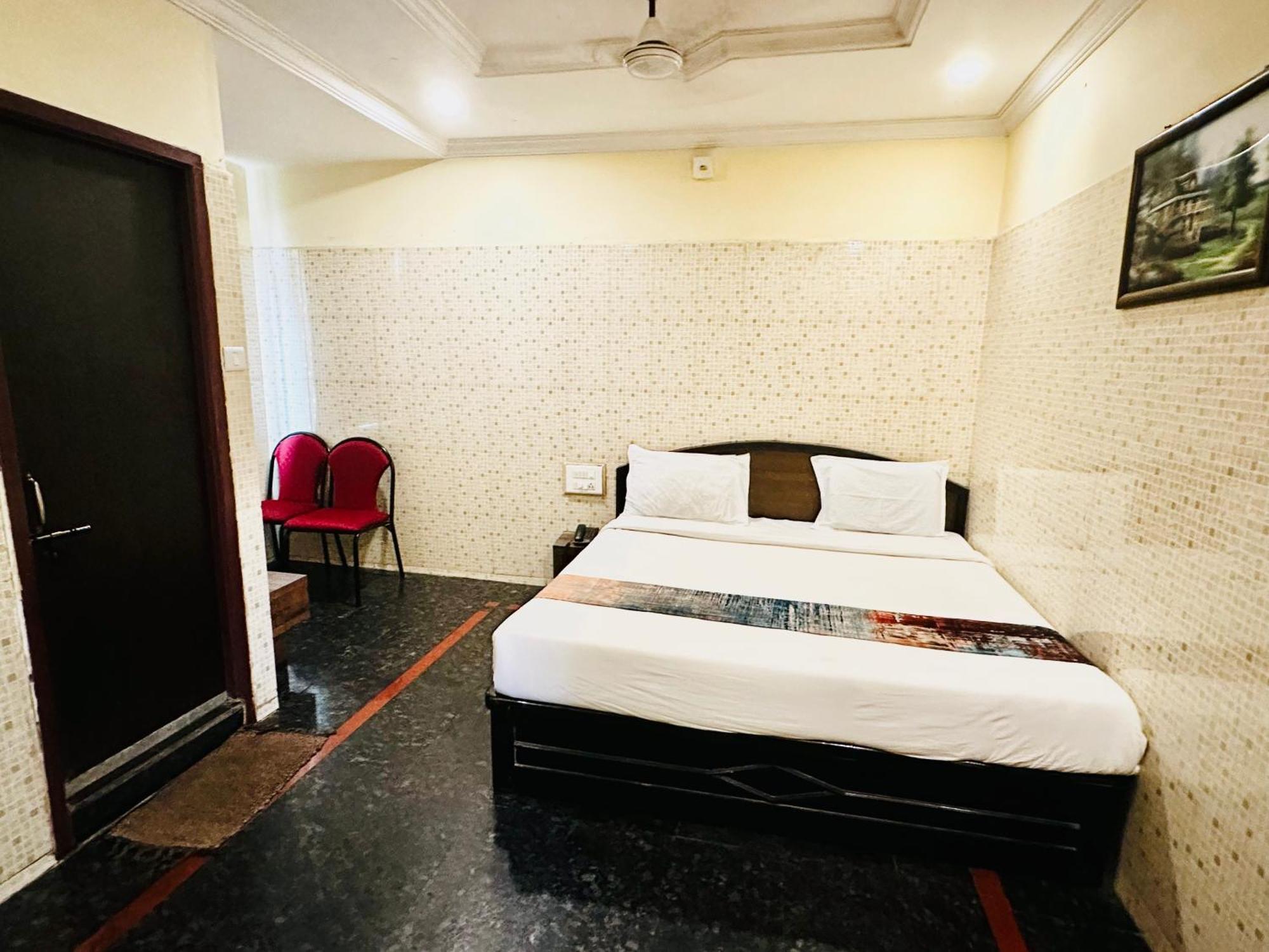 Hotel Tejasri Residency Виджаявада Экстерьер фото