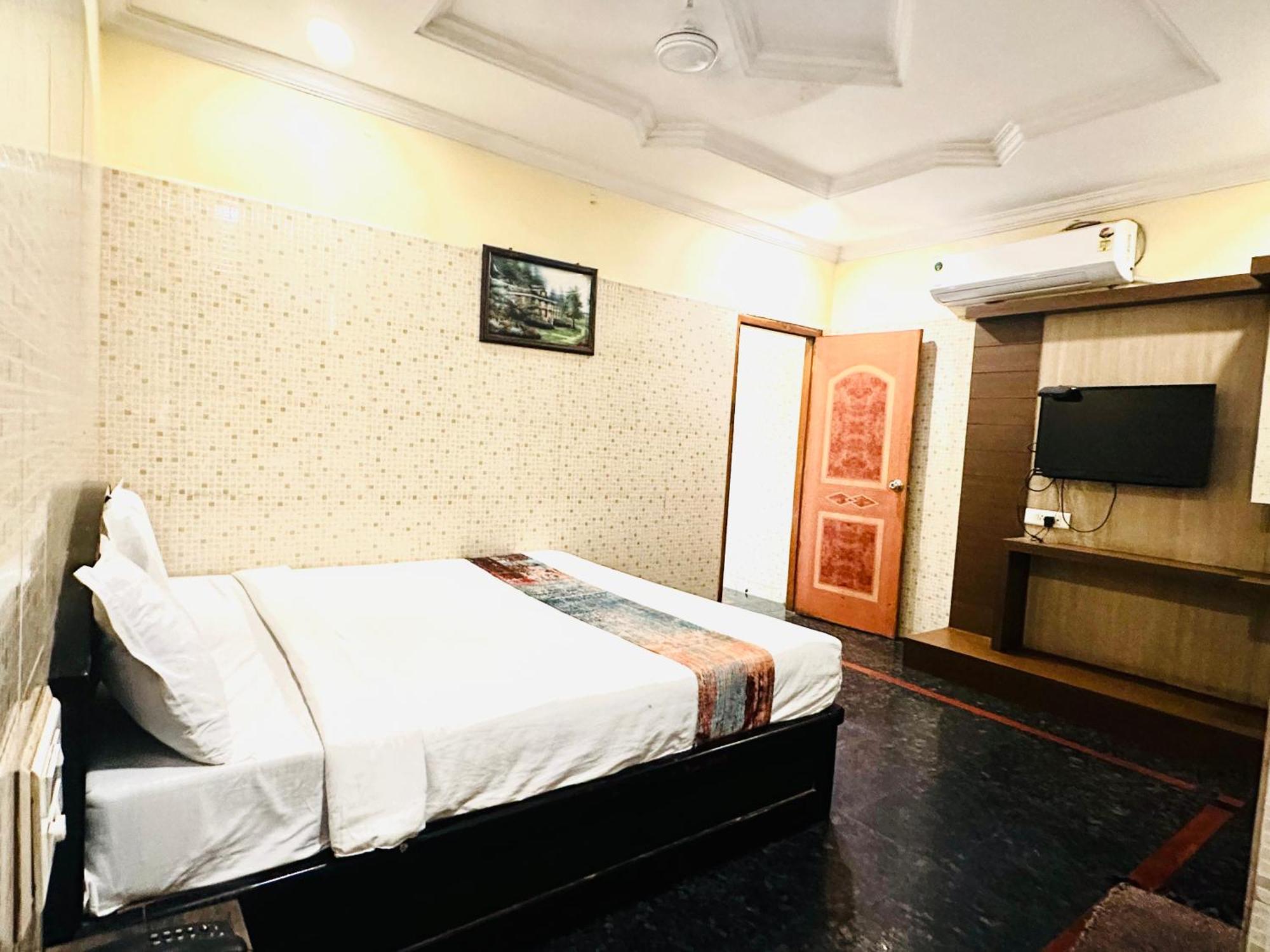 Hotel Tejasri Residency Виджаявада Экстерьер фото