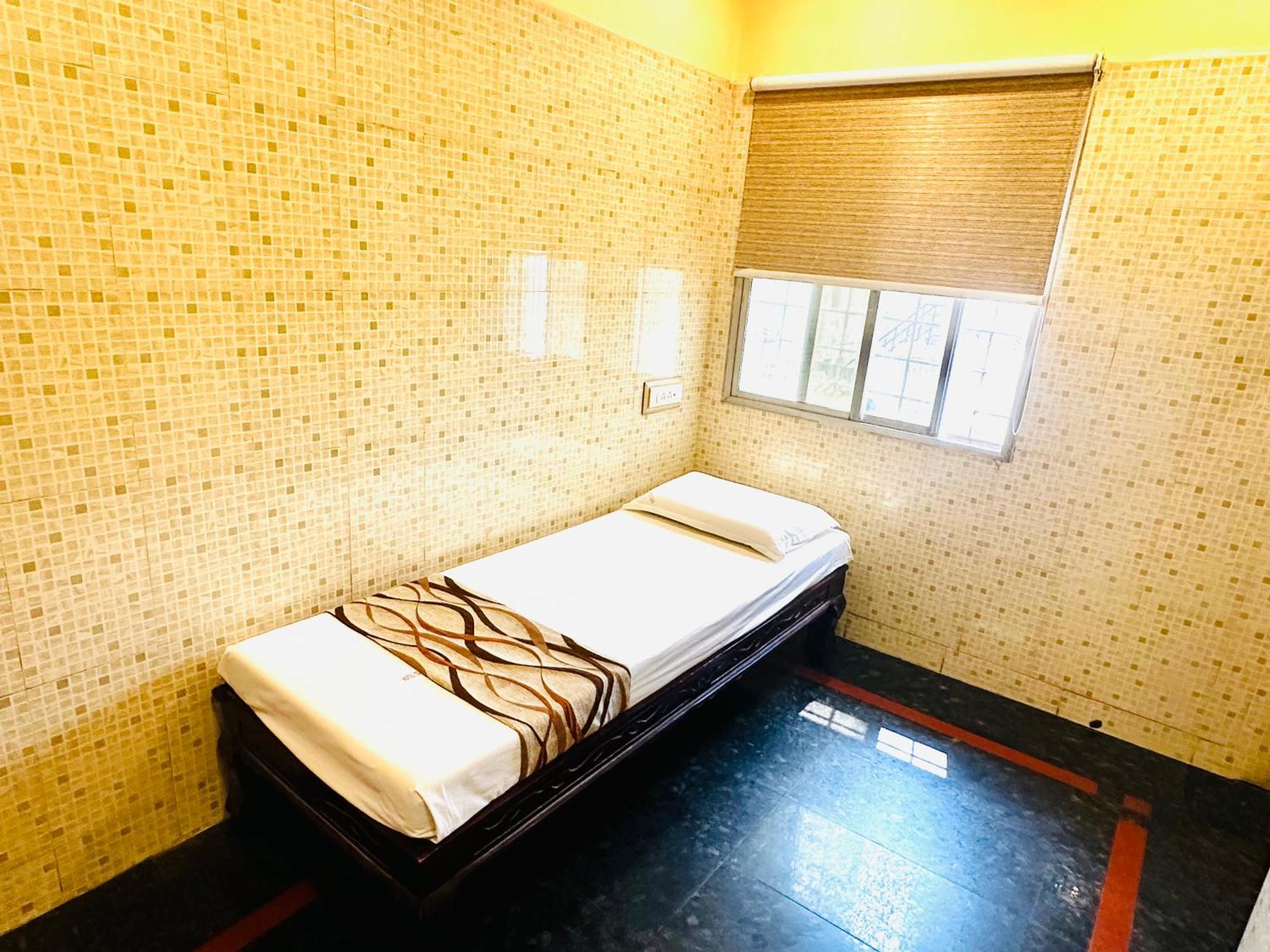 Hotel Tejasri Residency Виджаявада Экстерьер фото