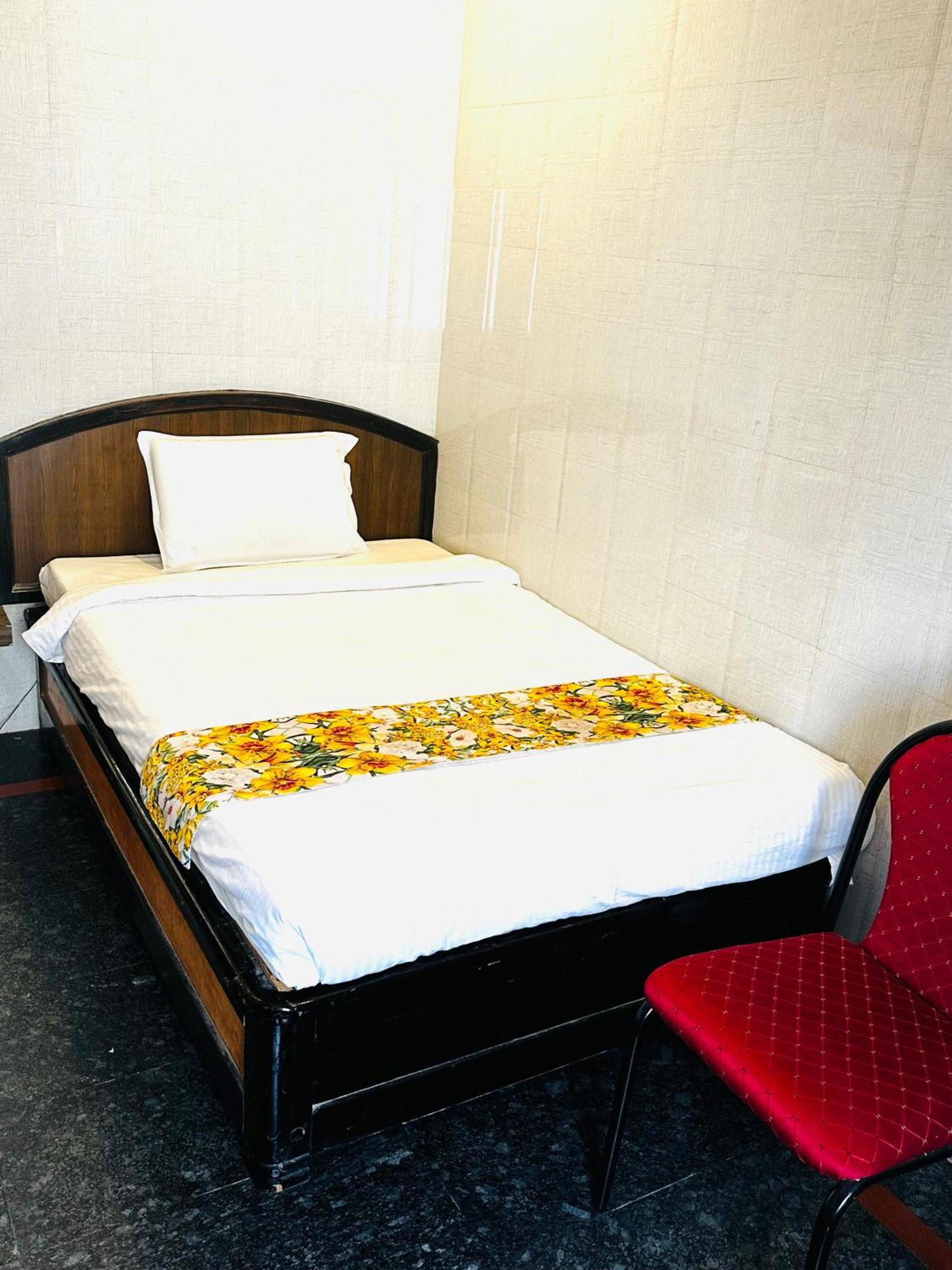 Hotel Tejasri Residency Виджаявада Экстерьер фото