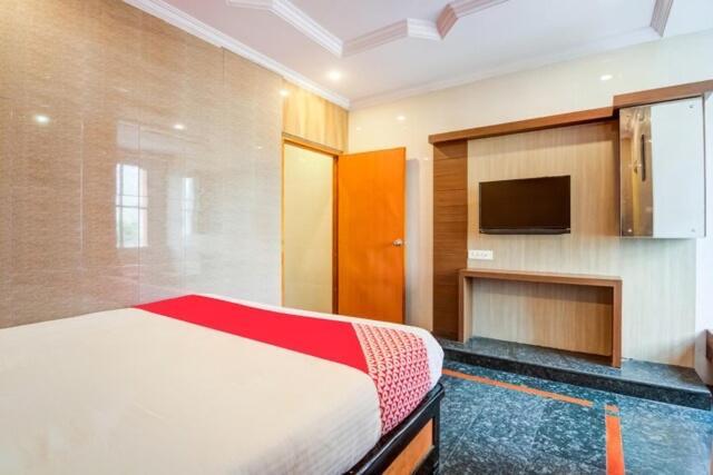 Hotel Tejasri Residency Виджаявада Экстерьер фото
