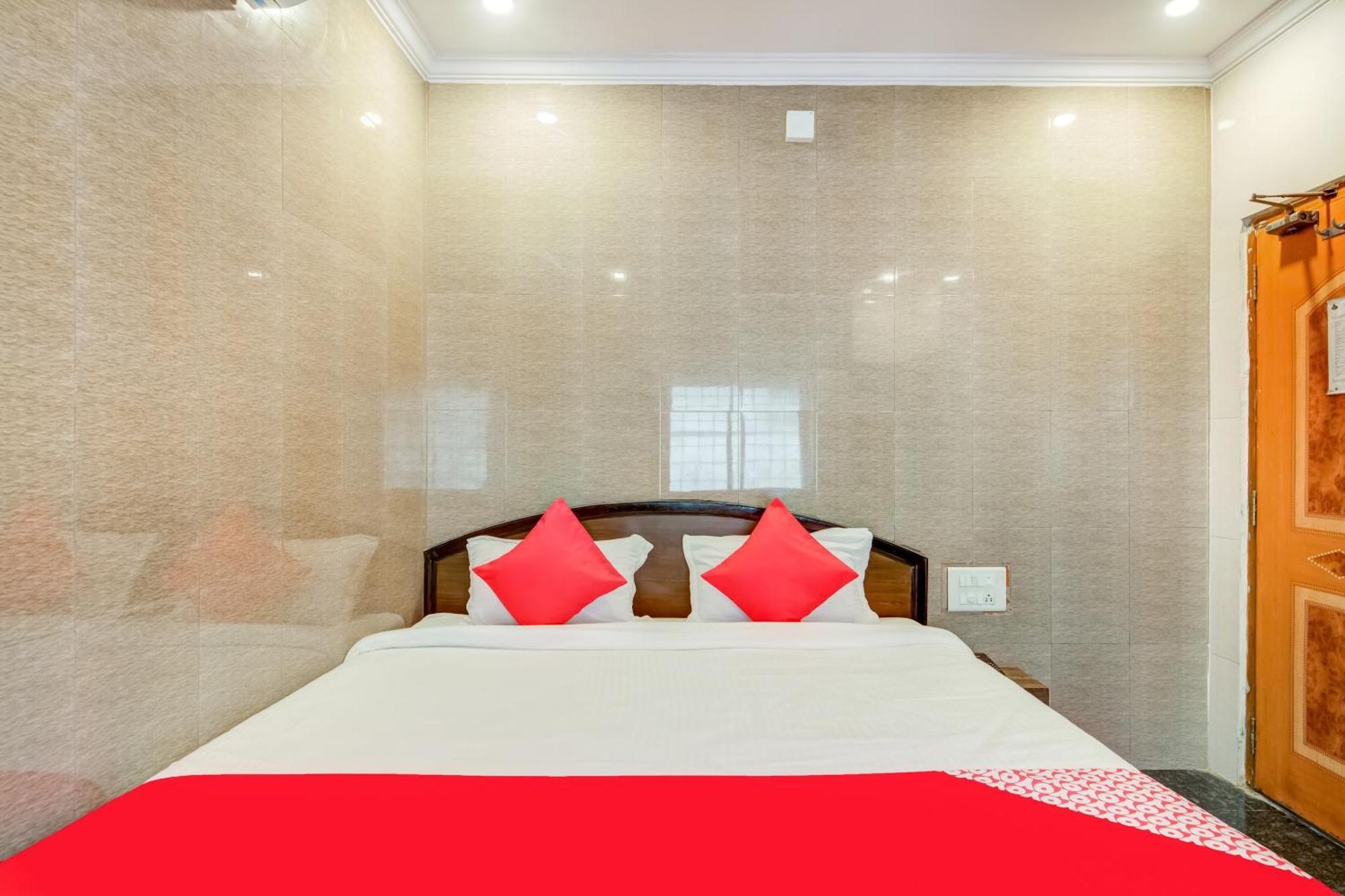 Hotel Tejasri Residency Виджаявада Экстерьер фото